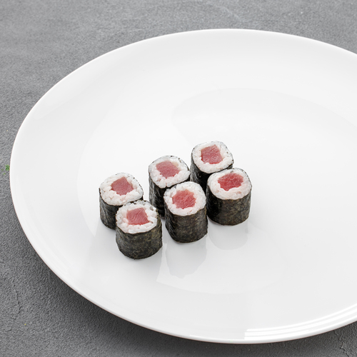 Order Maki roll with tuna