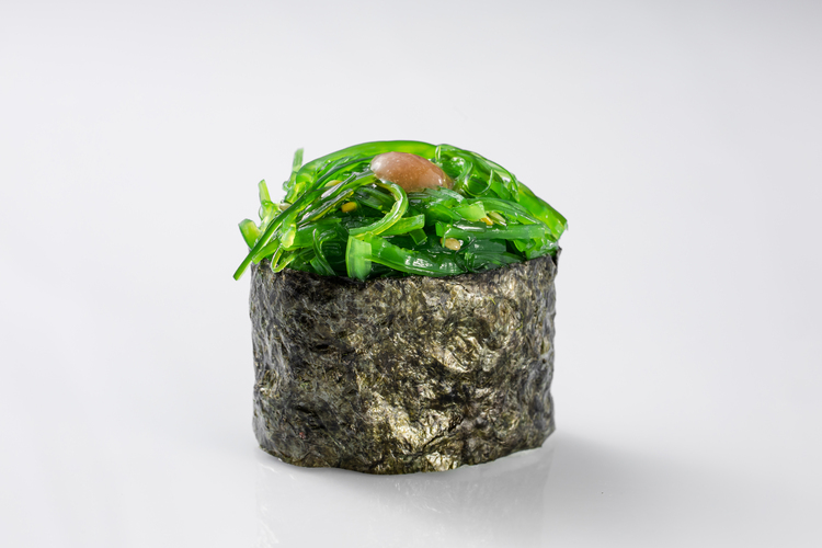 Order Gunkan with chuka seaweed
