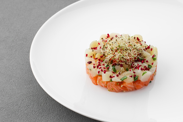 Order Tartare with salmon and scallop