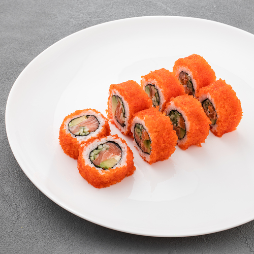 Roll California with salmon in caviar