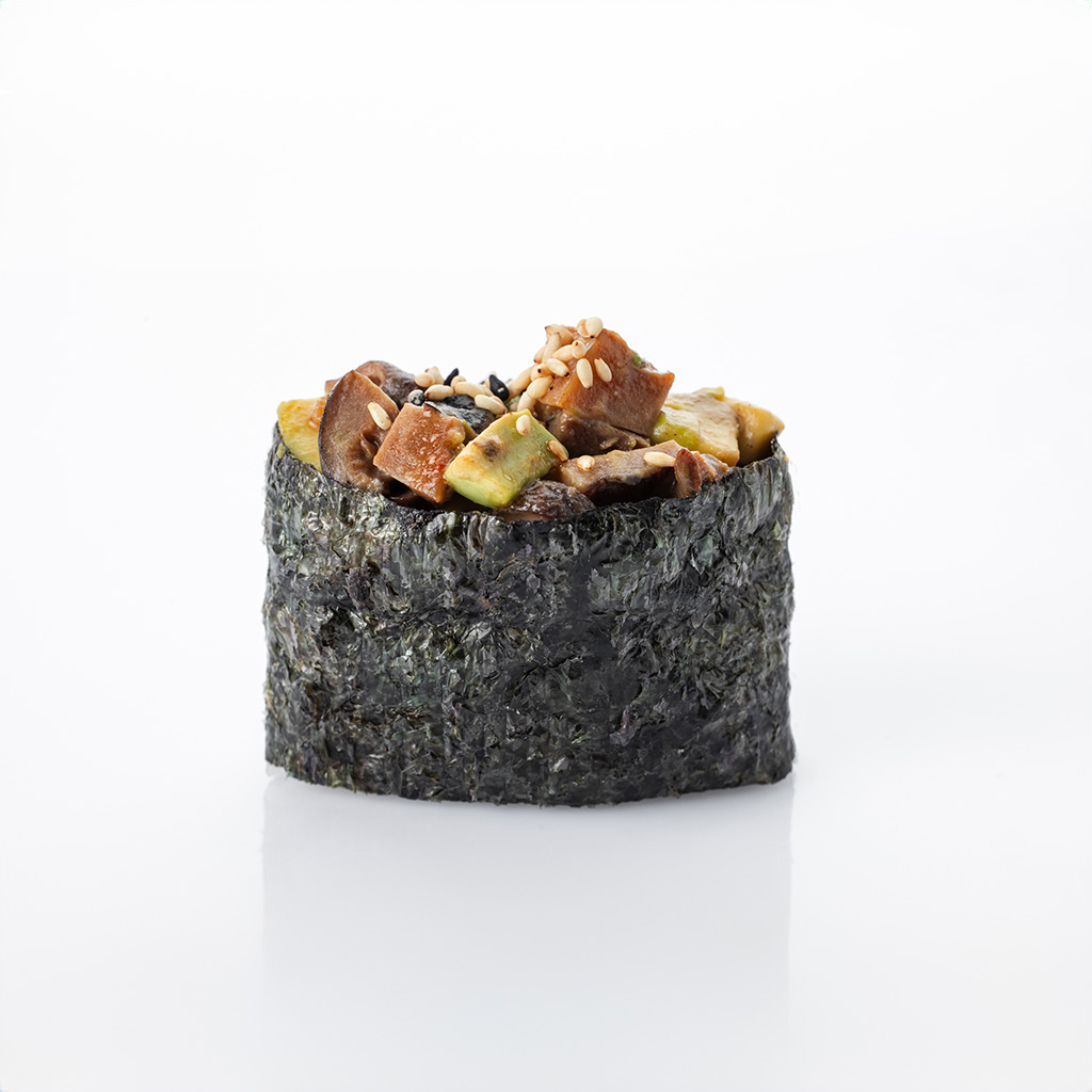 Gunkan con setas shiitake  y aguacate