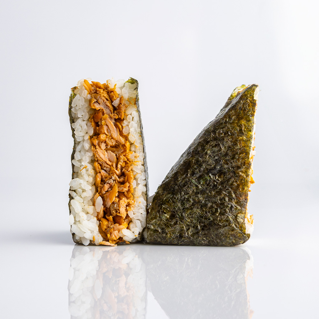 Onigiri z łososiem