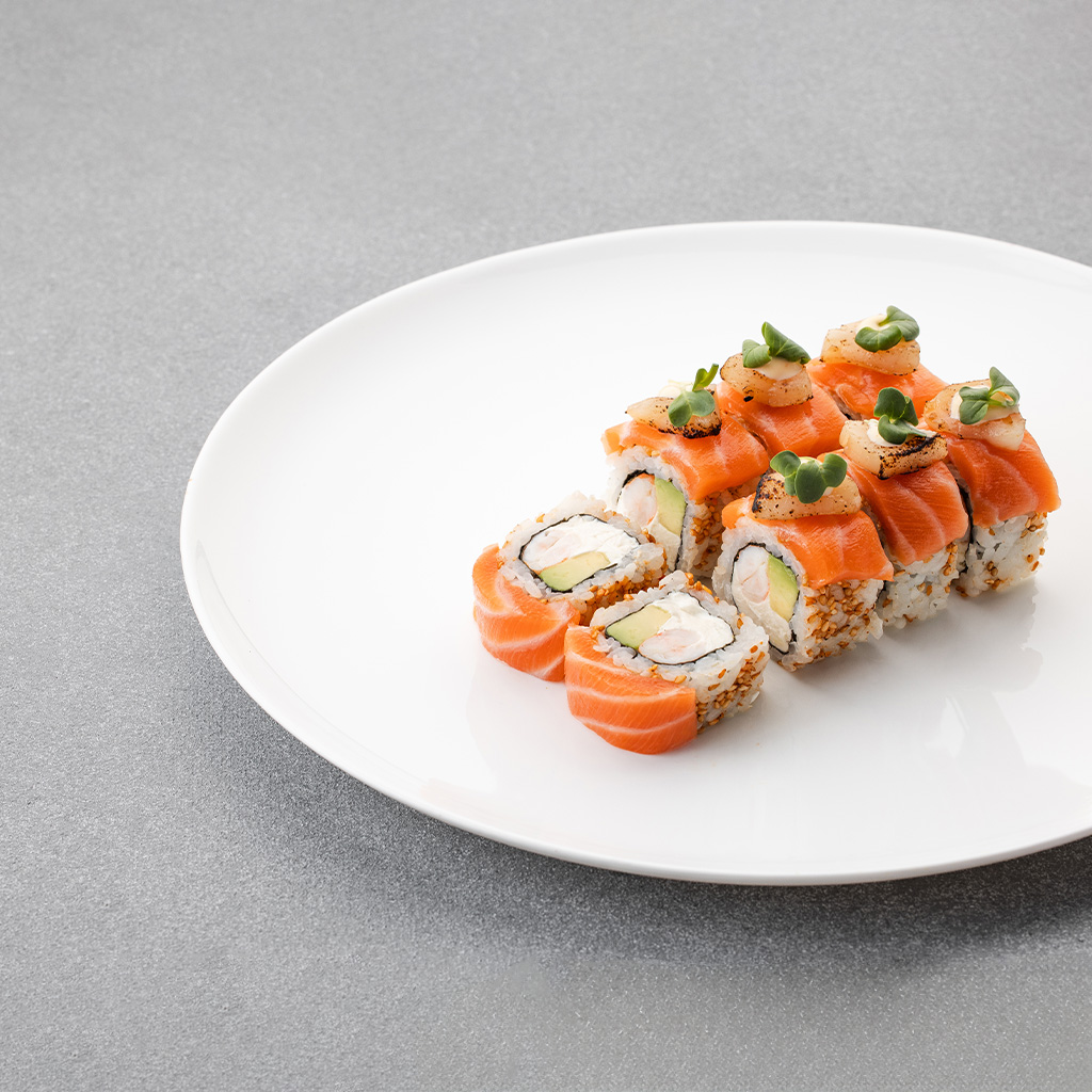 Salmon and scallop roll (aburi)
