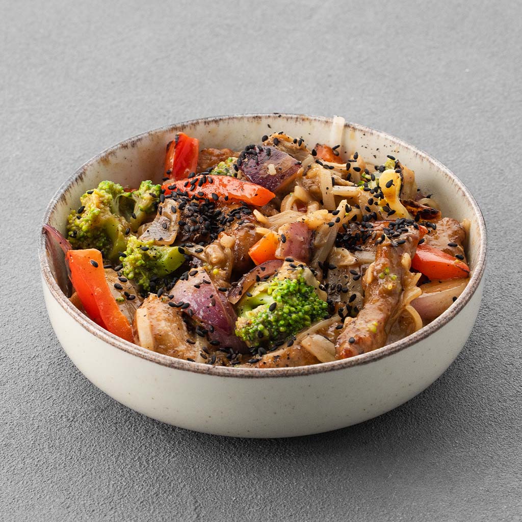 Заказать Рисовая лапша с говядиной в кокосово-устричном соусе